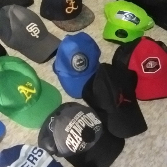 20 California hats - Picture 6 of 7